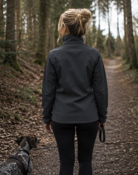 Softshell-jakke med lynlås til kvinder i genanvendt polyester
